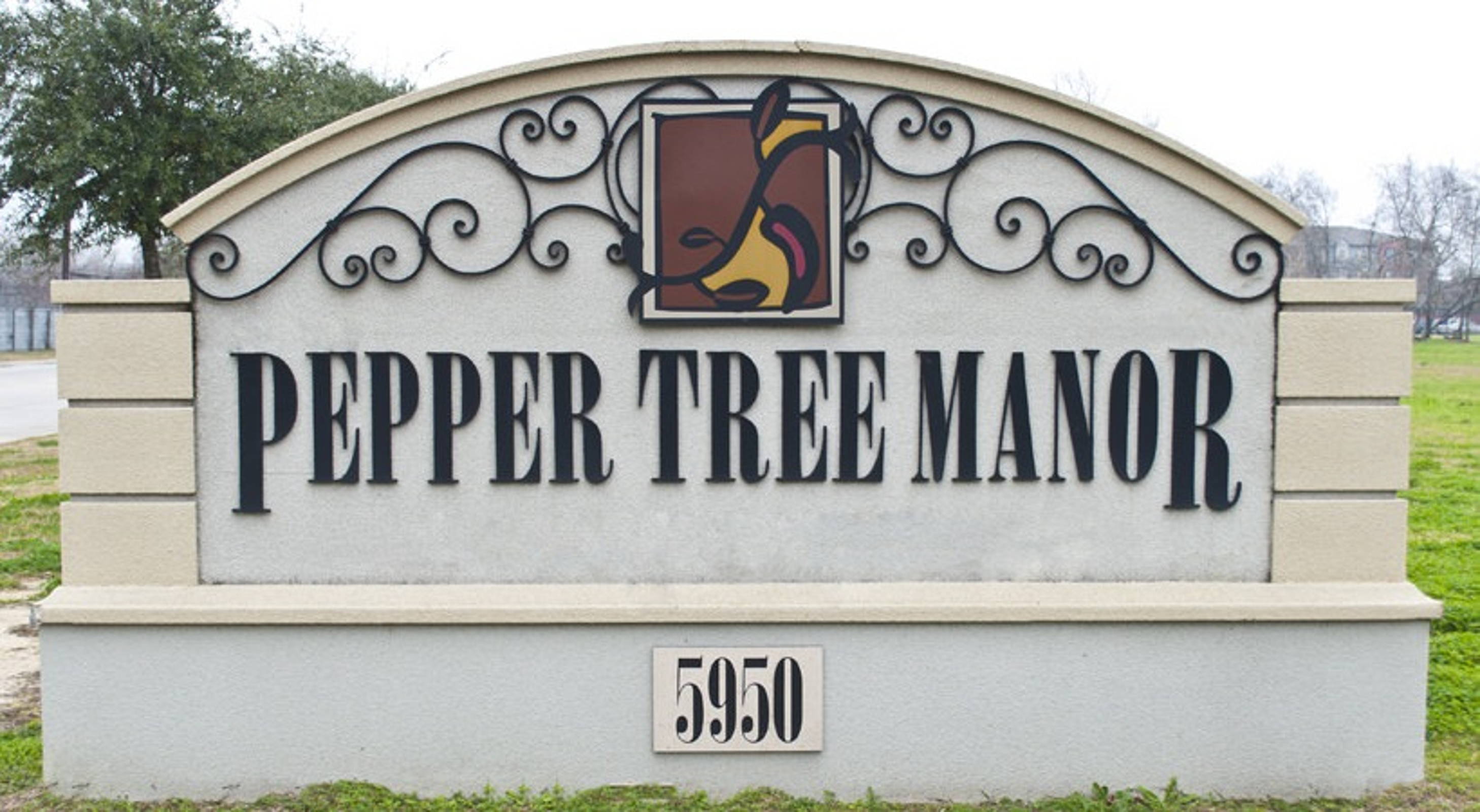 PEPPER TREE APARTMENTS Photo