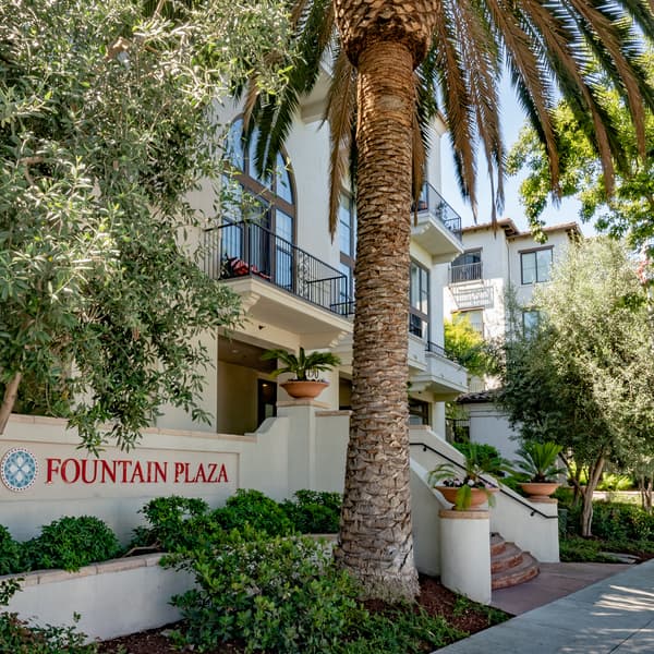 Gallery Fountain Plaza