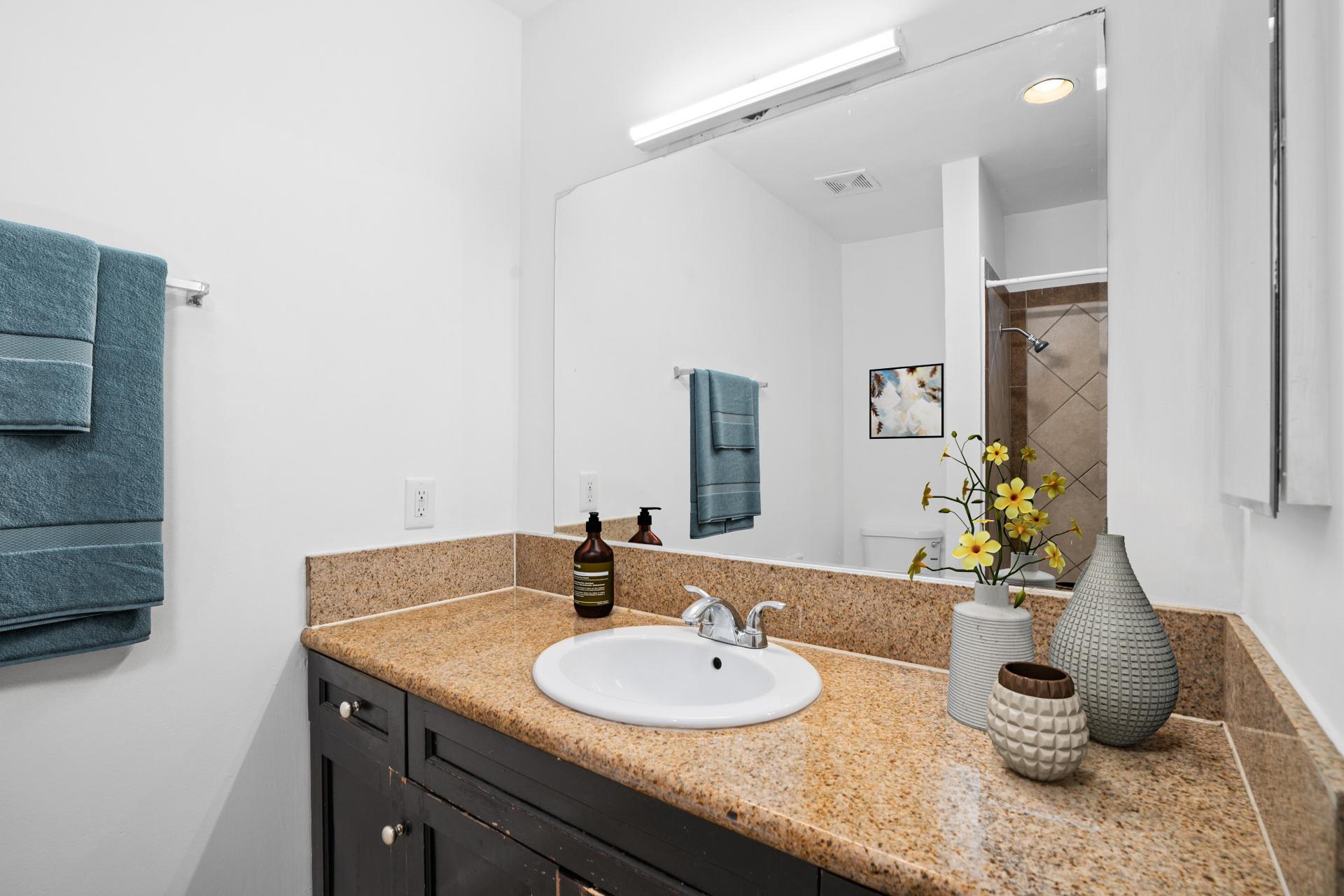 Unit D40 1br60bo Colina Park North