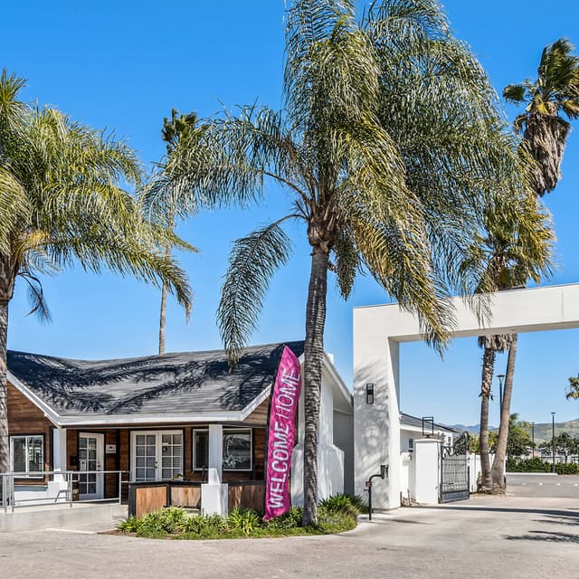 gallery-hollywood-backlot-bungalows