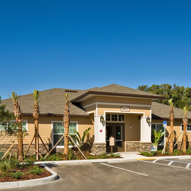 Oakwood Sarasota Apartments in Florida