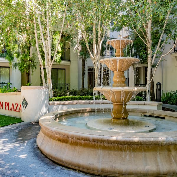 Gallery Fountain Plaza